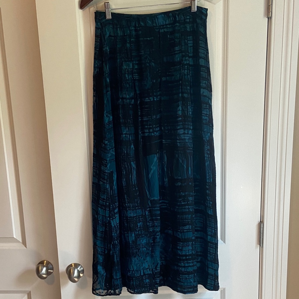 Chico's Silk Blend Brynn Mallard Maxi Skirt
Size 0 (4-6) Small - Picture 8 of 8